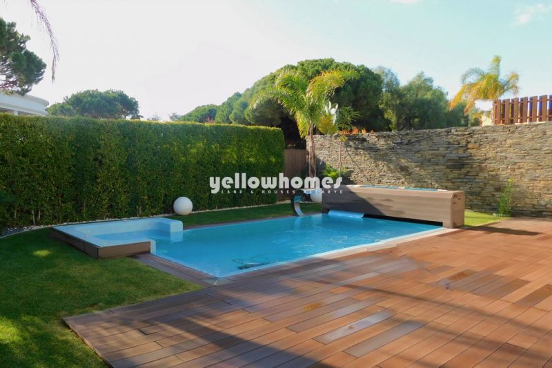 Moradia contemporânea perto da praia Olhos de Agua